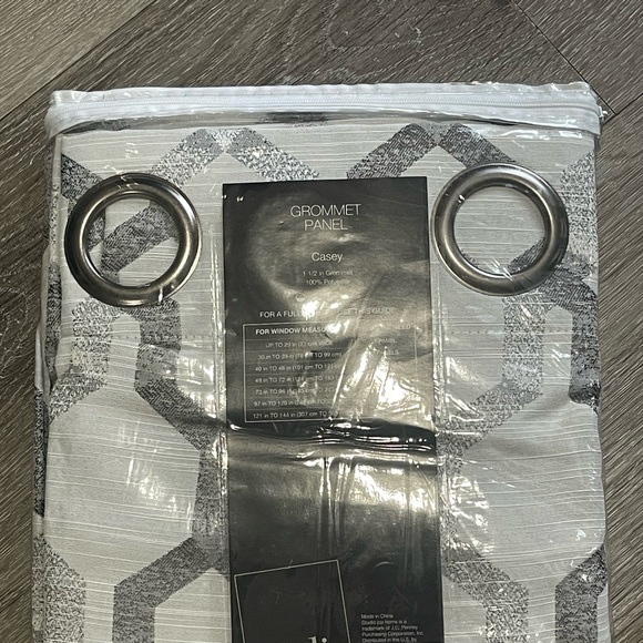 White / Grey / Silver , curtains - Picture 3 of 6